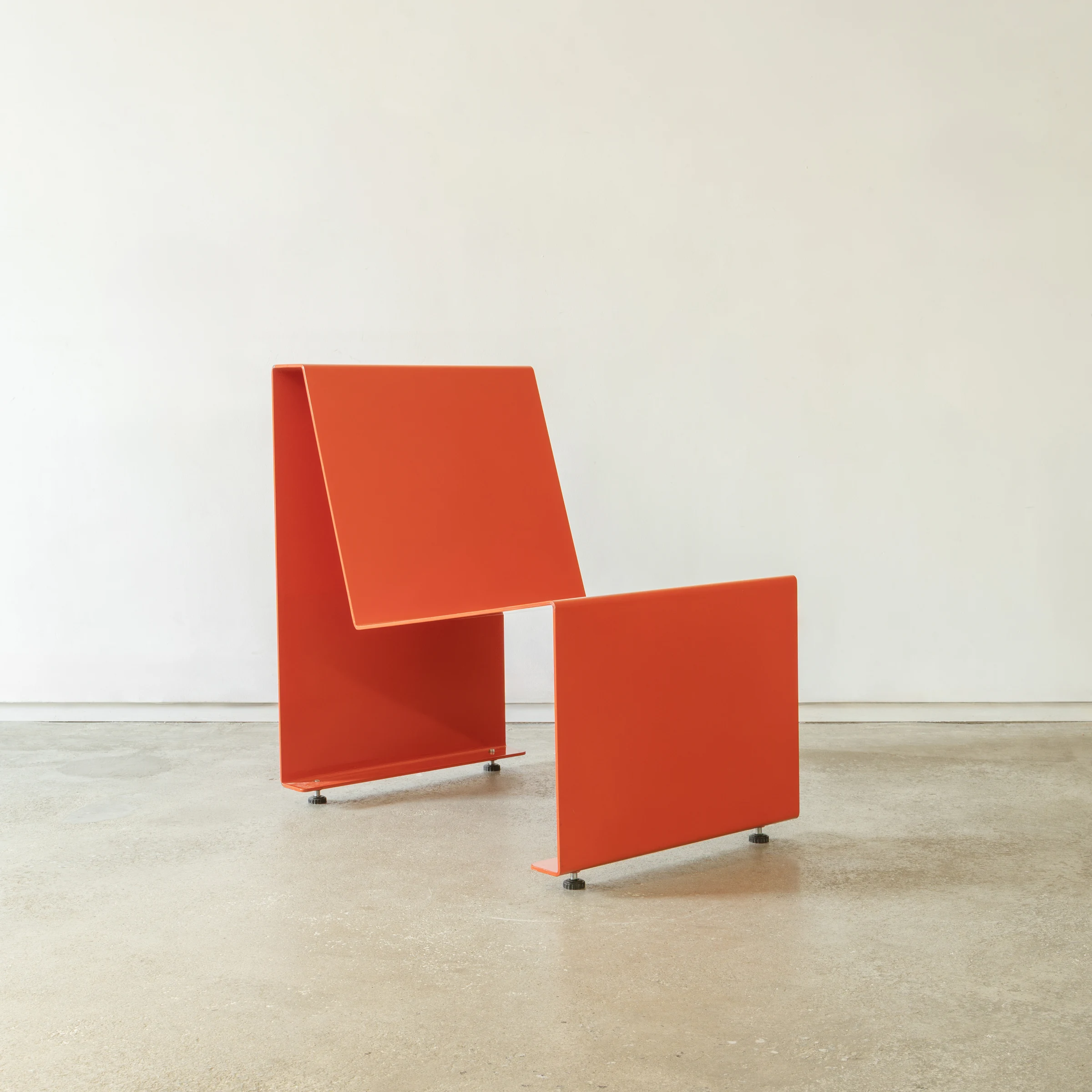 The folded chair in orange, seen front-on