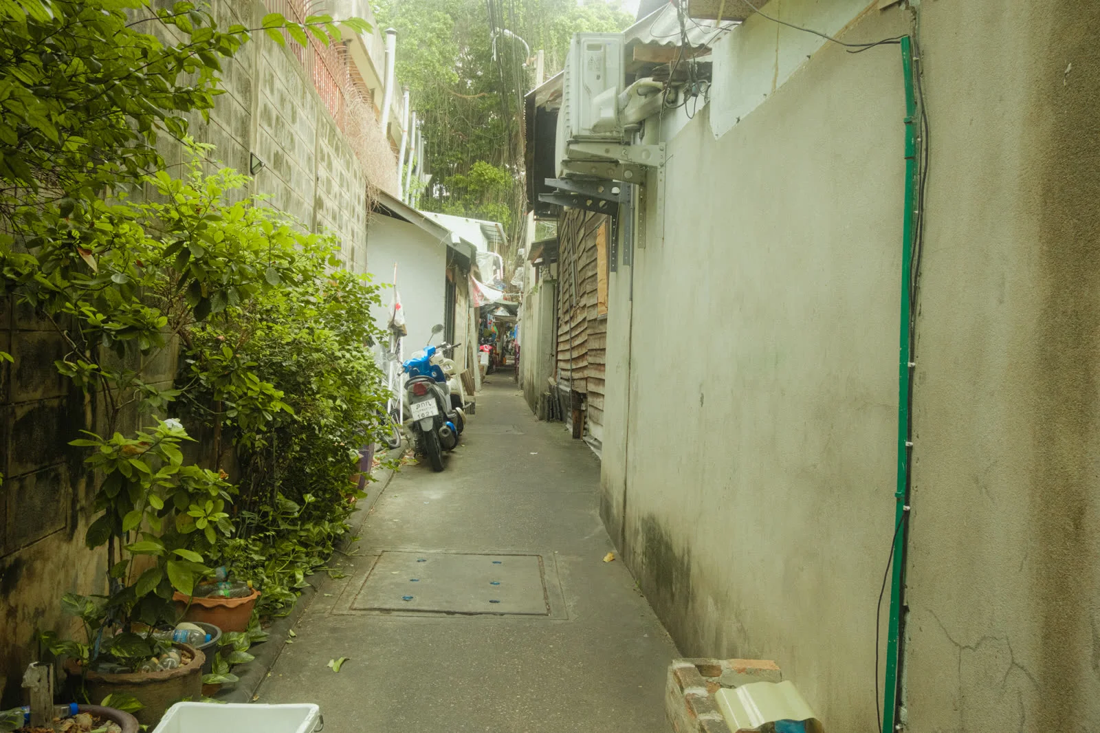 A quiet alley in Ban Baat