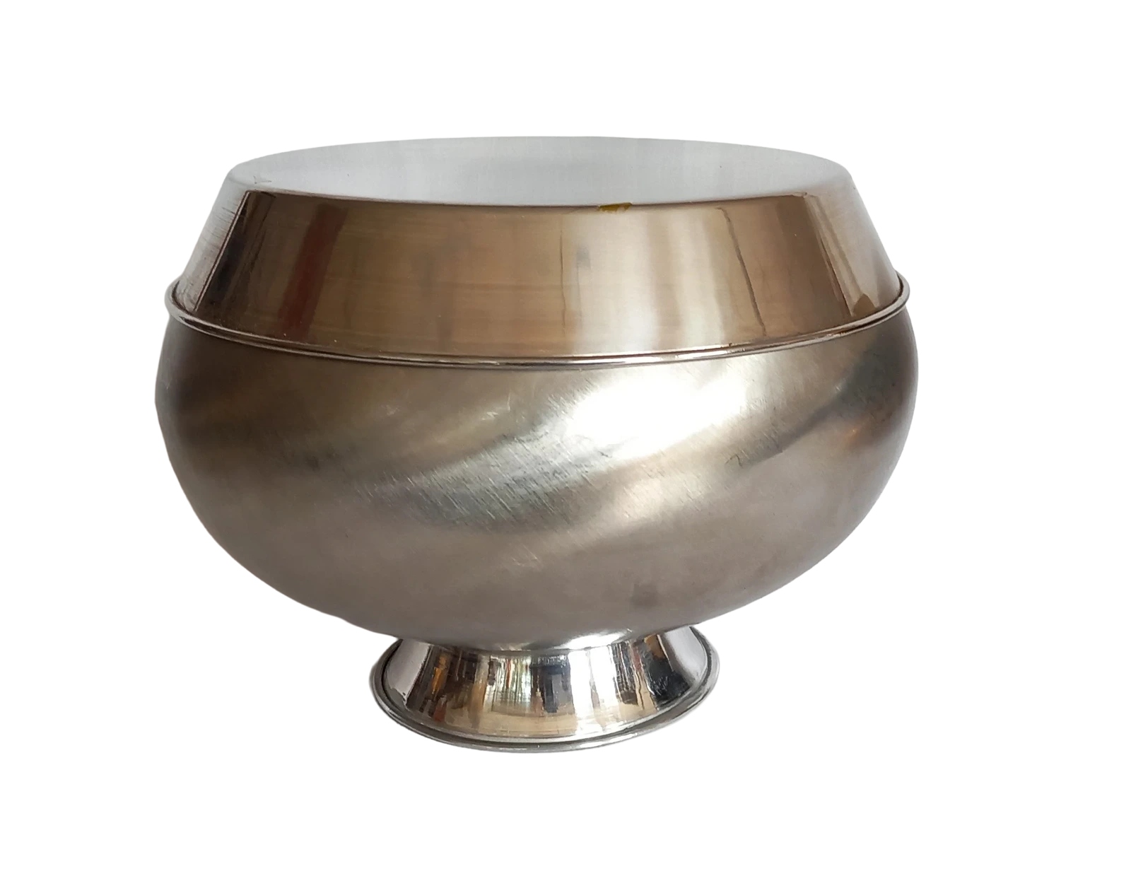 A flawless, mass produced factory bowl