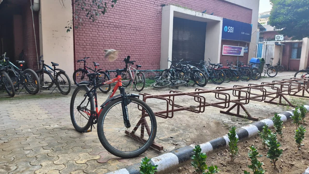The bay of bars in front of the SBI building, almost empty, with a single cycle standing in it