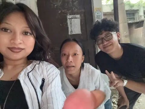 Highlanders at the chai aunty